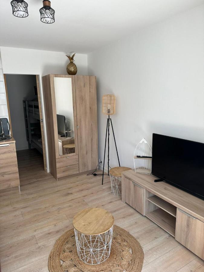 Neuf 150m Sur Avenue Principale Climatise Et Parking