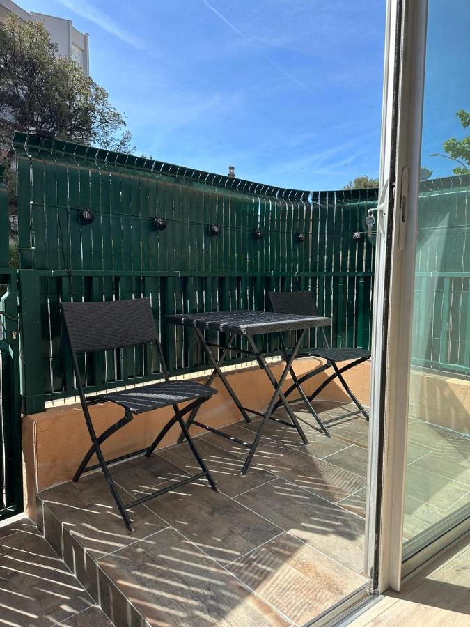 Charment 100m De La Place De Parking Appartement